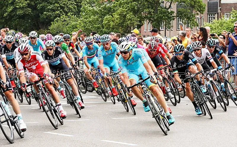 运动赛事画报：顶尖运动员的风采与比赛策略——独家视角报道